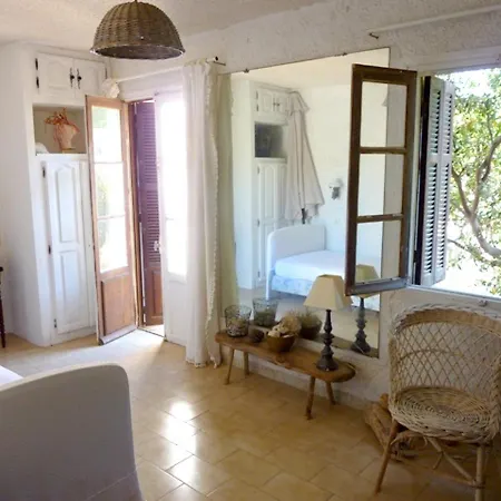 Holiday home Maison De 4 Chambres A Avec Magnifique Vue Sur La Mer Terrasse Amenagee Et Wifi A 10 M De La Plage