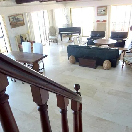 Maison De 4 Chambres A Avec Magnifique Vue Sur La Mer Terrasse Amenagee Et Wifi A 10 M De La Plage Casa de Férias Centuri
