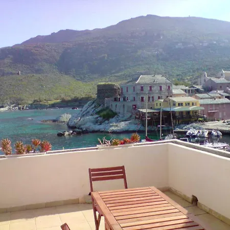 Maison De 4 Chambres A Avec Magnifique Vue Sur La Mer Terrasse Amenagee Et Wifi A 10 M De La Plage Casa de Férias *